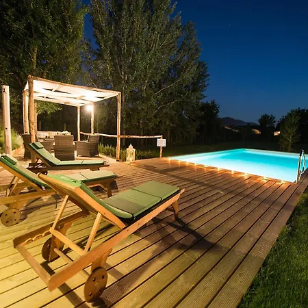Βίλα In With Pool *
