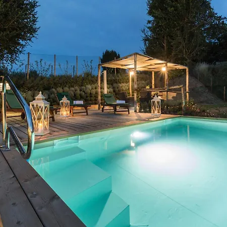 Βίλα In With Pool *